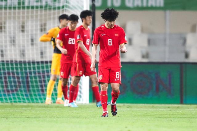 国足重复犯错底线在哪儿？复刻中日战 头球成弱点